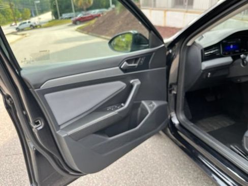 Used 2025 Volkswagen Jetta SE FWD image 5