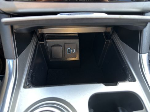 Used 2022 Ford Explorer XLT w/ Equipment Group 202A image 32