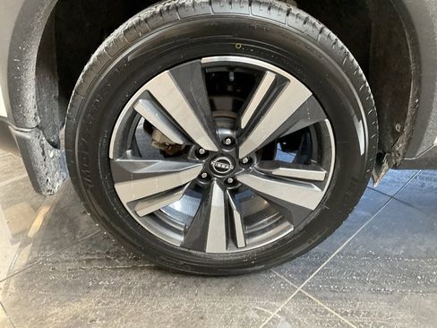 Used 2023 Nissan Rogue SL w/ SL Premium Package image 8