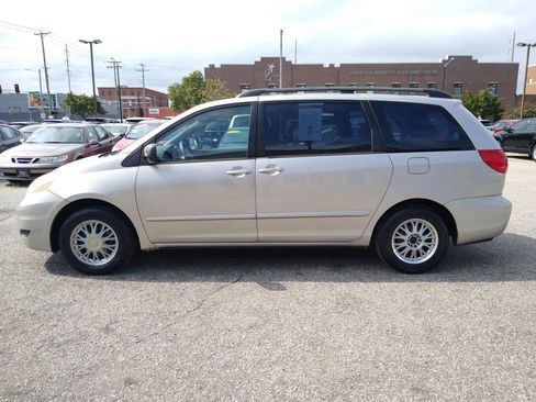 Used 2007 Toyota Sienna CE image 5