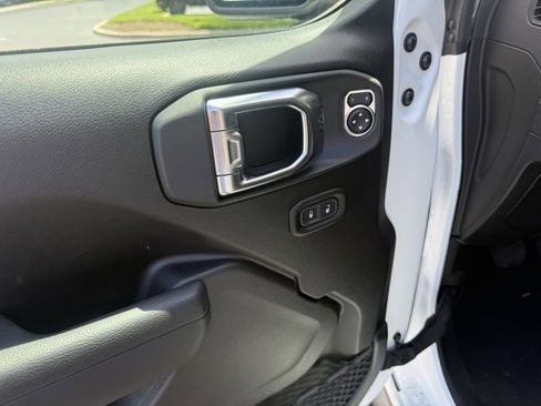 New 2025 Jeep Gladiator Mojave w/ Convenience Group image 13