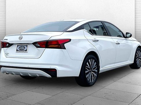 Used 2025 Nissan Altima 2.5 SV image 12