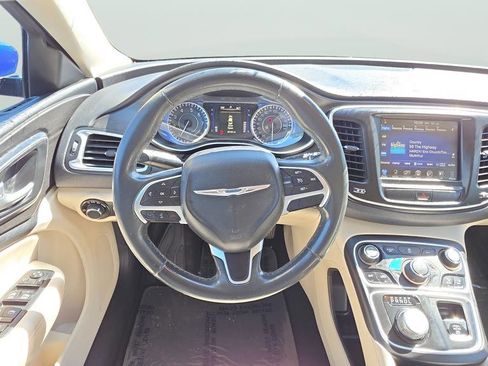 Used 2017 Chrysler 200 Limited Platinum FWD image 10