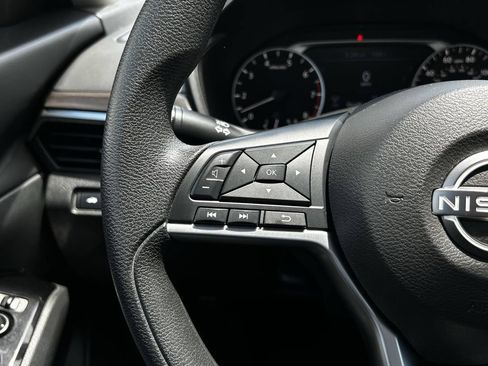 Used 2023 Nissan Altima 2.5 SV FWD image 15