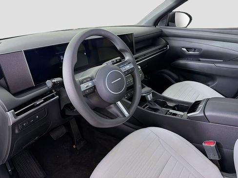 Used 2025 Hyundai Santa Cruz SE FWD image 11