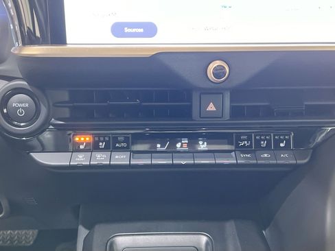 Used 2023 Toyota Crown Limited image 19