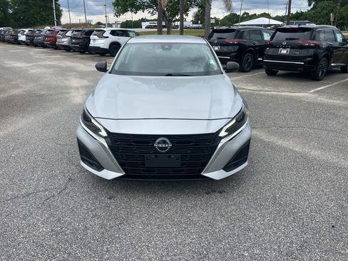 Used 2024 Nissan Altima 2.5 S FWD image 2