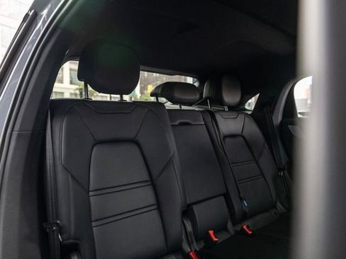 Certified 2025 Porsche Cayenne Coupe image 40