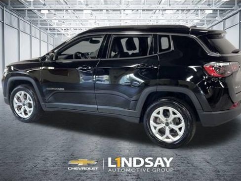 Used 2025 Jeep Compass Latitude AWD/4WD image 7