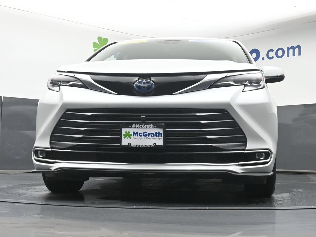 Used 2022 Toyota Sienna Platinum AWD/4WD image 7