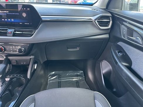 Used 2025 Chevrolet TrailBlazer LT image 4