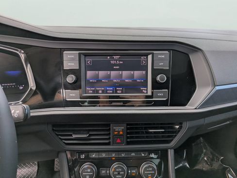 Certified 2024 Volkswagen Jetta SE FWD image 20