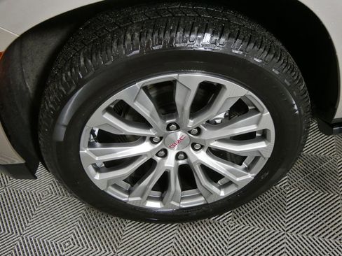 Used 2022 GMC Yukon XL Denali image 9