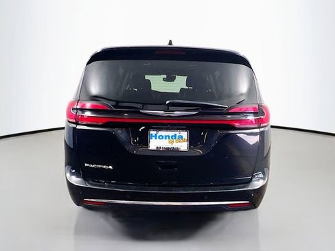 Used 2023 Chrysler Pacifica Touring-L image 22