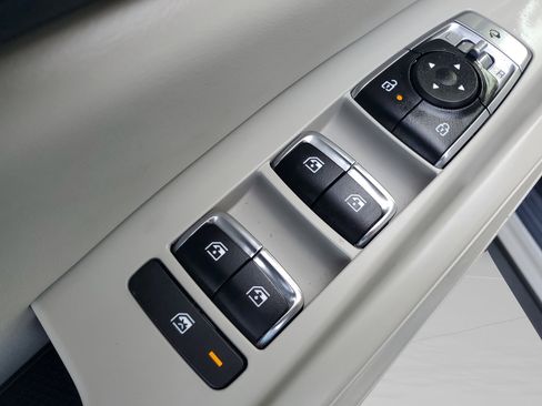 Certified 2025 Kia Carnival SX image 30