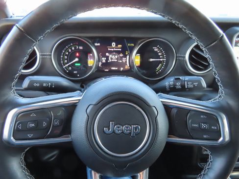 Used 2023 Jeep Wrangler Unlimited Sahara w/ Cold Weather Group image 21