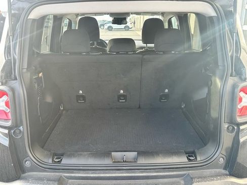 Used 2023 Jeep Renegade Altitude w/ Convenience Group I image 5