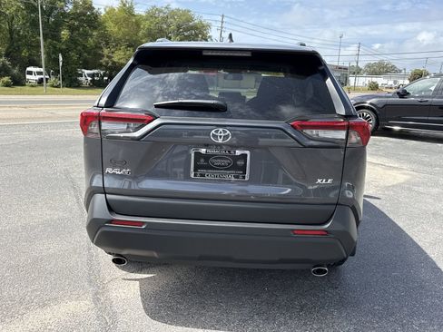 Used 2025 Toyota RAV4 XLE w/ Convenience Package FWD image 4