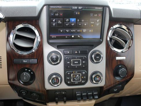 Used 2015 Ford F350 Lariat w/ Lariat Interior Package AWD/4WD image 28