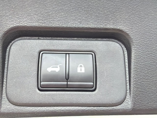 Used 2025 Nissan Rogue SV FWD image 19