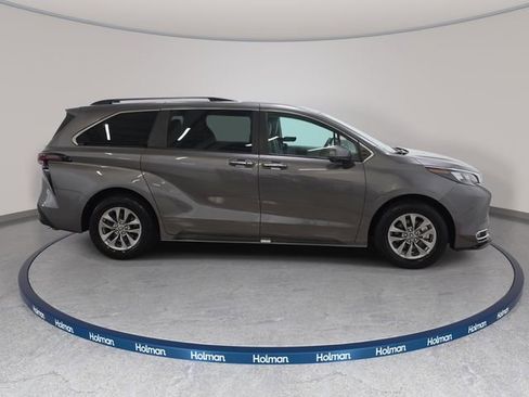 Certified 2024 Toyota Sienna XLE FWD image 4