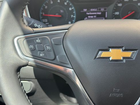 Used 2018 Chevrolet Equinox LT FWD image 19