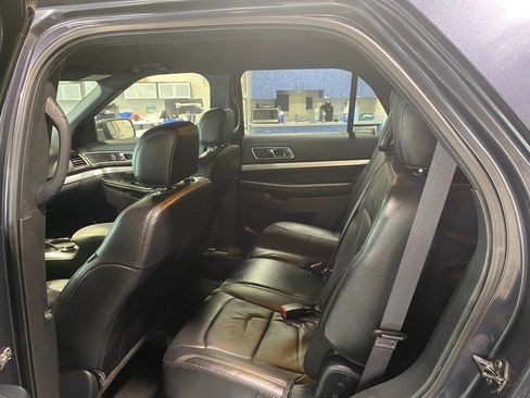 Used 2017 Ford Explorer XLT w/ Equipment Group 202A AWD/4WD image 15