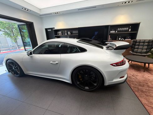 Used 2018 Porsche 911 GT3 RWD image 7