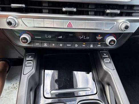 Used 2025 Kia Telluride S AWD/4WD image 18