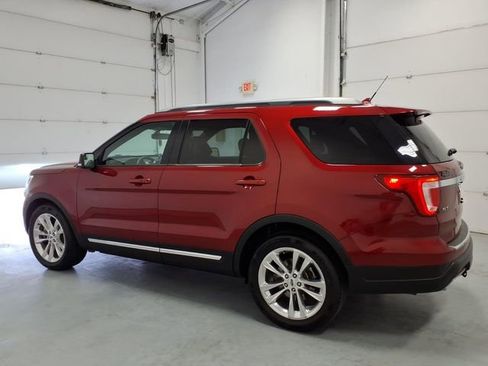 Used 2018 Ford Explorer XLT w/ Equipment Group 202A FWD image 6