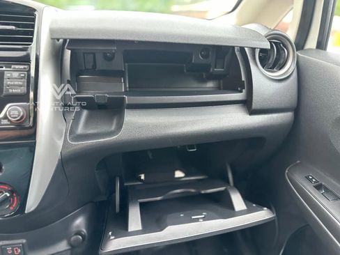 Used 2018 Nissan Versa Note SV image 44