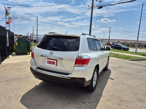 Used 2012 Toyota Highlander FWD image 6