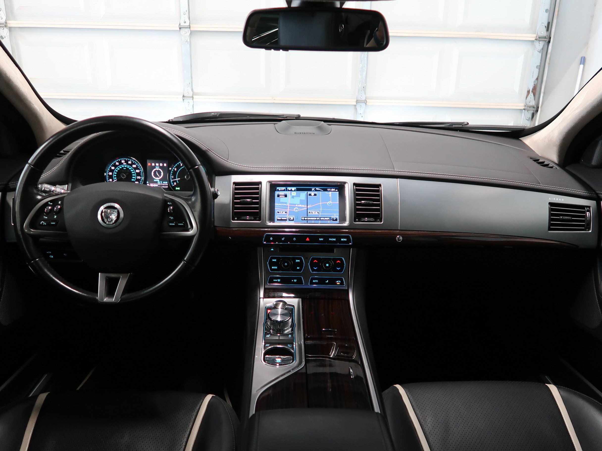 Used 2012 Jaguar XF Portfolio RWD image 11
