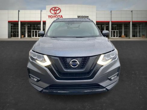 Used 2017 Nissan Rogue SL w/ SL Premium Package image 2
