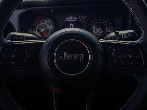 Used 2025 Jeep Wrangler Unlimited Sport AWD/4WD image 25