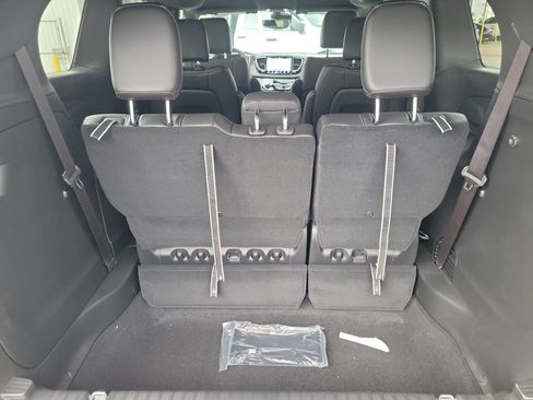 Used 2026 Chrysler Pacifica Select w/ S Appearance Package image 13