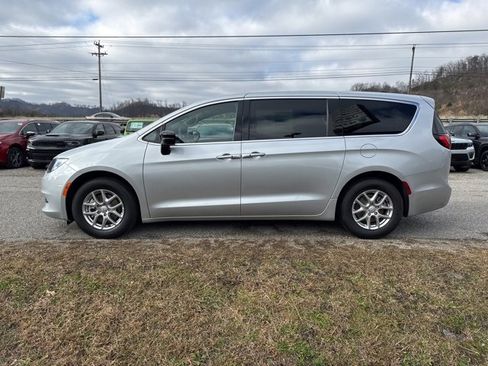 New 2026 Chrysler Voyager LX image 6
