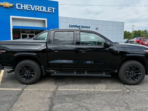 Certified 2025 Chevrolet Colorado Z71 w/ Midnight Edition AWD/4WD image 8