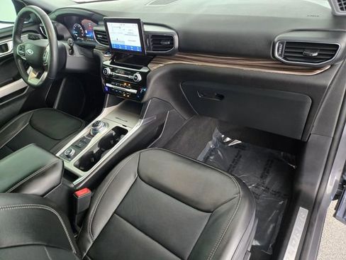 Used 2024 Ford Explorer Limited image 17