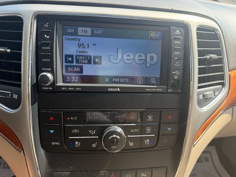 Used 2011 Jeep Grand Cherokee Overland AWD/4WD image 20