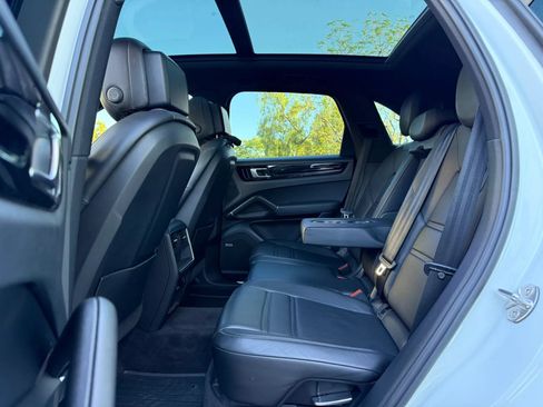 Used 2019 Porsche Cayenne AWD/4WD image 13