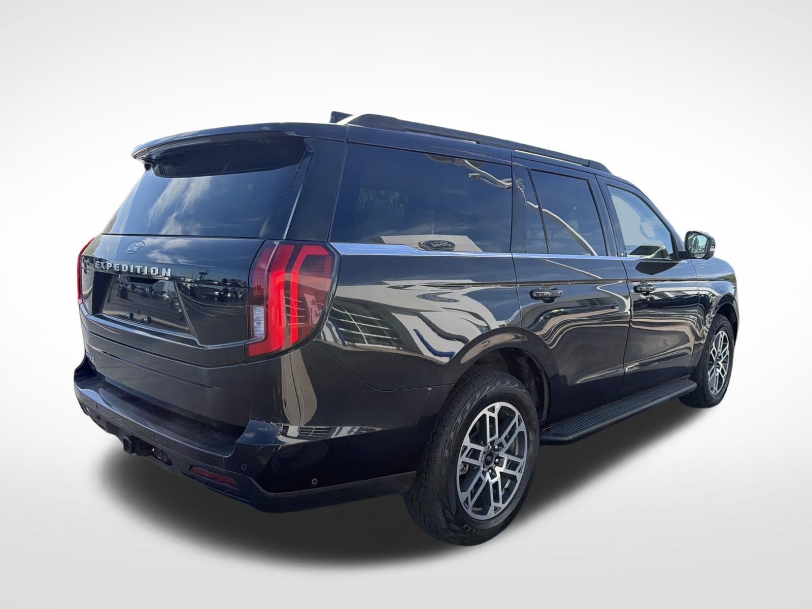 Used 2025 Ford Expedition Active AWD/4WD image 6