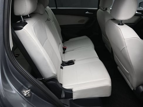 Used 2019 Volkswagen Tiguan SE w/ Panoramic Sunroof Package AWD/4WD image 39