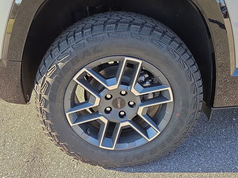 Used 2026 GMC Terrain AT4 w/ Technology Package II image 7