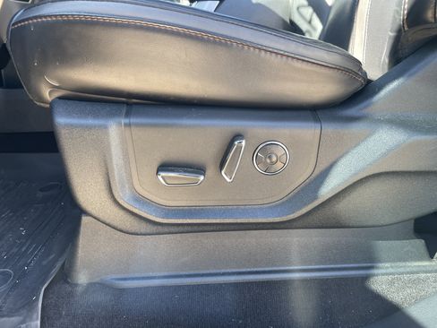 Used 2019 Ford F150 Platinum w/ Equipment Group 701A Luxury AWD/4WD image 14