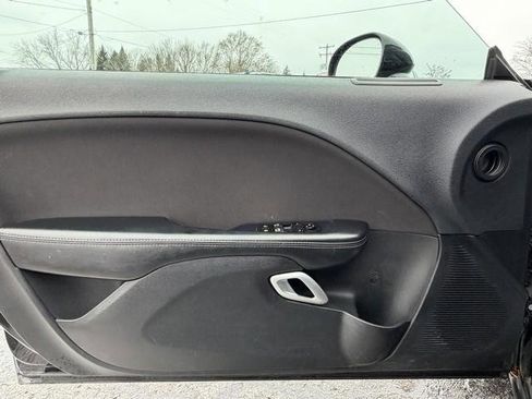 Used 2016 Dodge Challenger SXT image 9