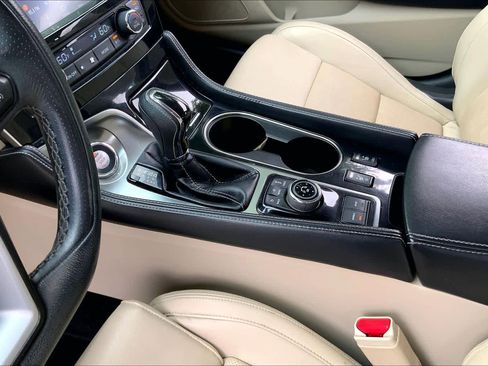 Used 2017 Nissan Maxima 3.5 SV image 17