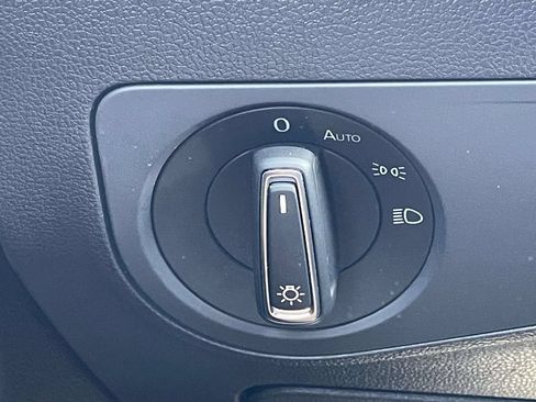 Certified 2022 Volkswagen Tiguan SE FWD image 22