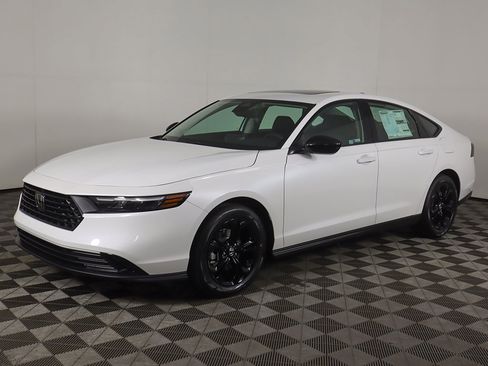 New 2025 Honda Accord SE image 3