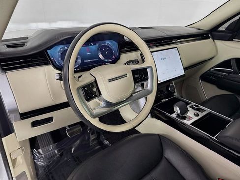 Used 2023 Land Rover Range Rover Long Wheelbase Autobiography image 9